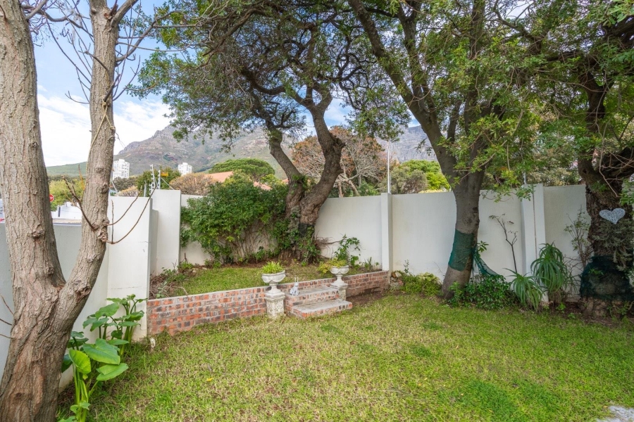6 Bedroom Property for Sale in Vredehoek Western Cape